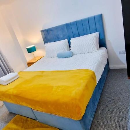 Lovely 2-Bedroom Apartment, Free Parking Манчестер Екстер'єр фото
