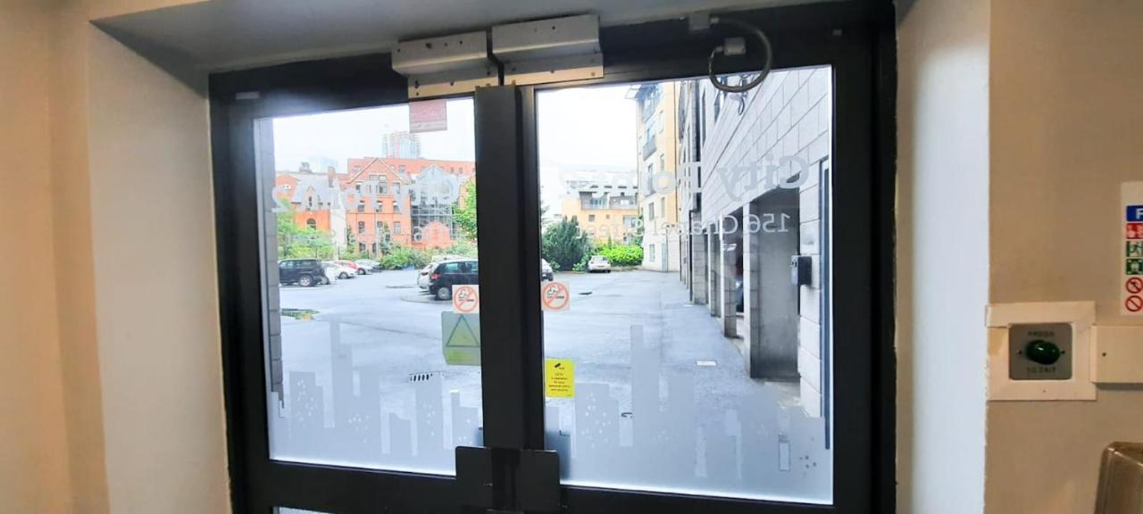 Lovely 2-Bedroom Apartment, Free Parking Манчестер Екстер'єр фото