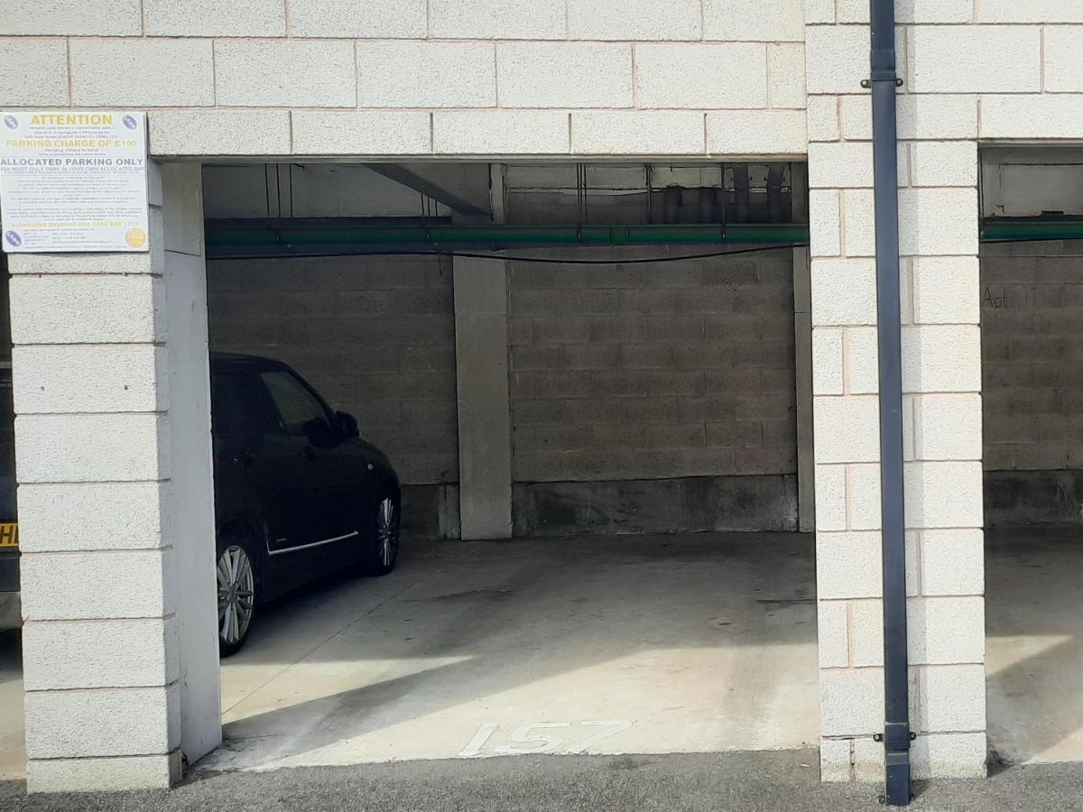Lovely 2-Bedroom Apartment, Free Parking Манчестер Екстер'єр фото