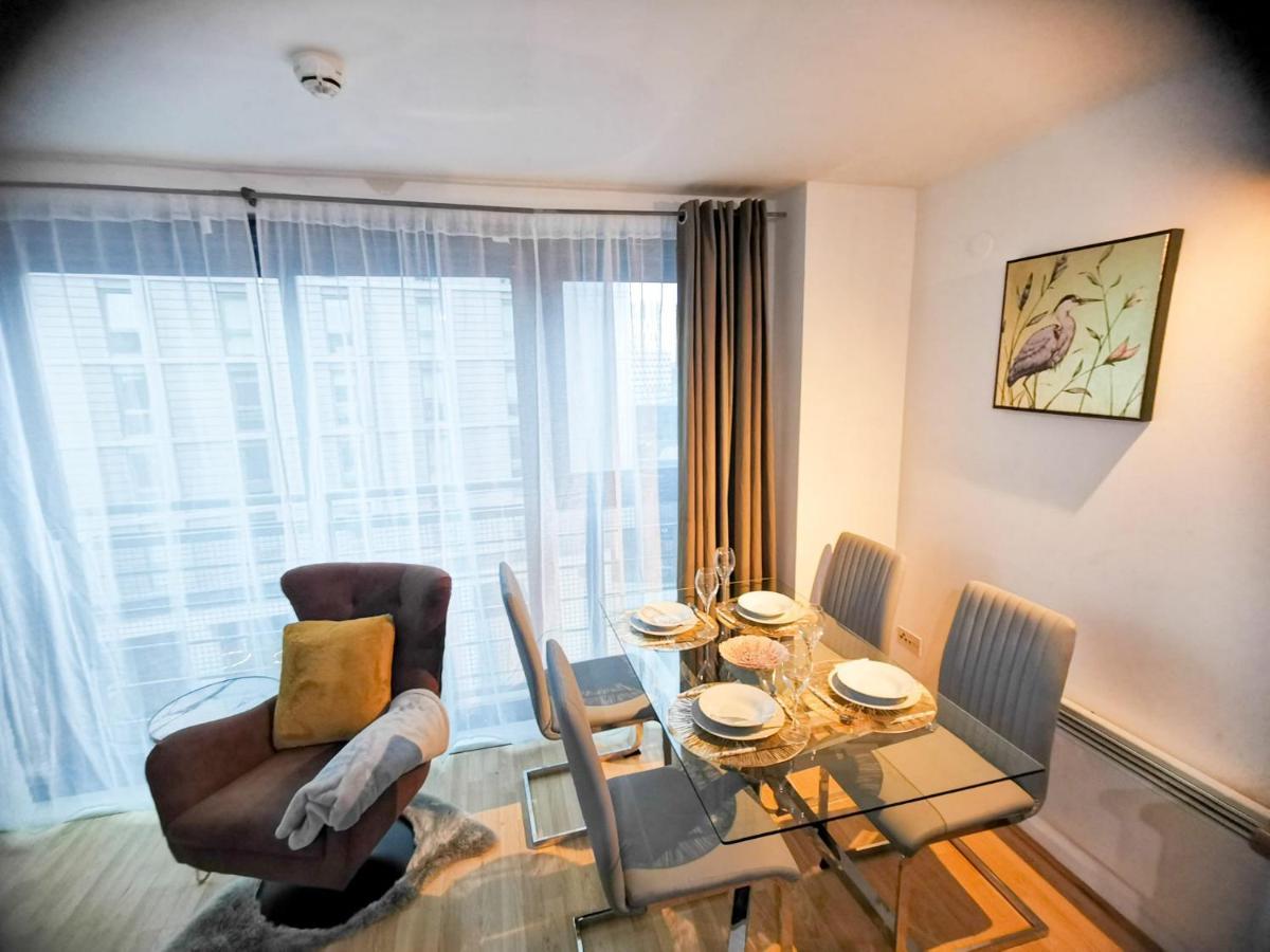 Lovely 2-Bedroom Apartment, Free Parking Манчестер Екстер'єр фото