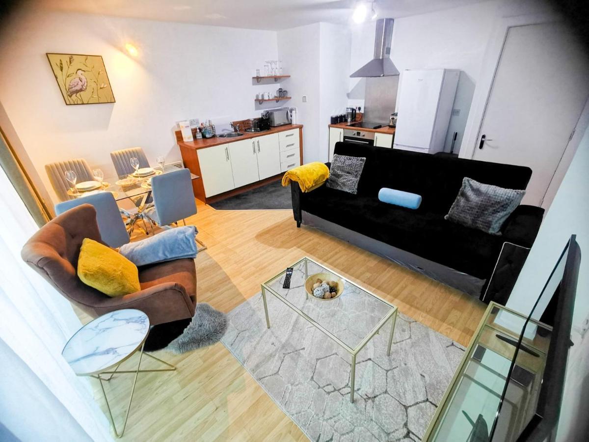 Lovely 2-Bedroom Apartment, Free Parking Манчестер Екстер'єр фото