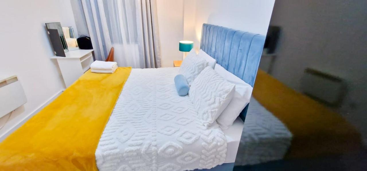 Lovely 2-Bedroom Apartment, Free Parking Манчестер Екстер'єр фото
