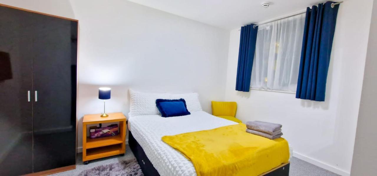 Lovely 2-Bedroom Apartment, Free Parking Манчестер Екстер'єр фото