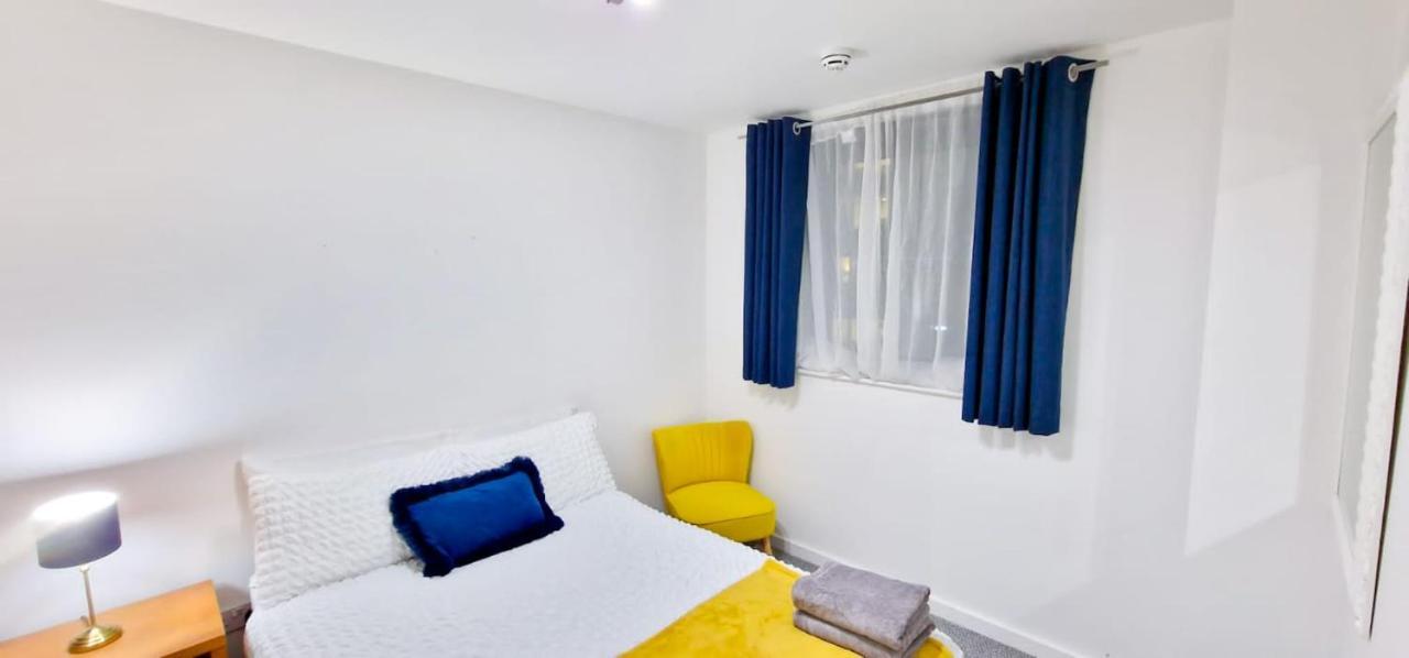 Lovely 2-Bedroom Apartment, Free Parking Манчестер Екстер'єр фото