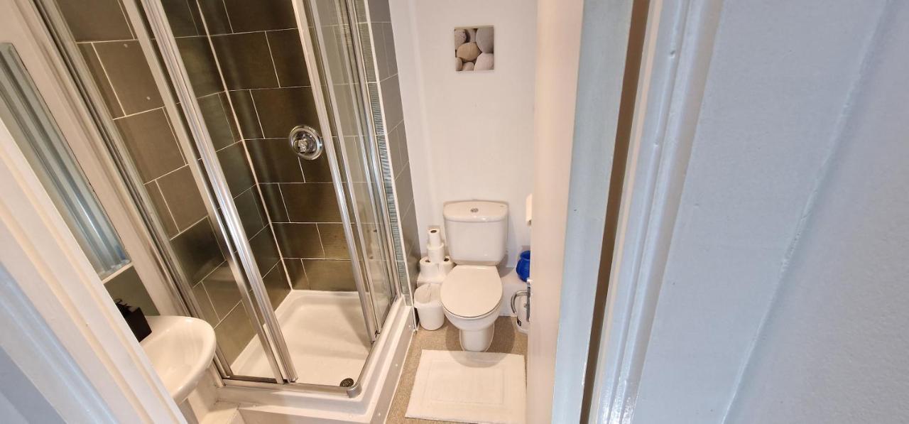 Lovely 2-Bedroom Apartment, Free Parking Манчестер Екстер'єр фото